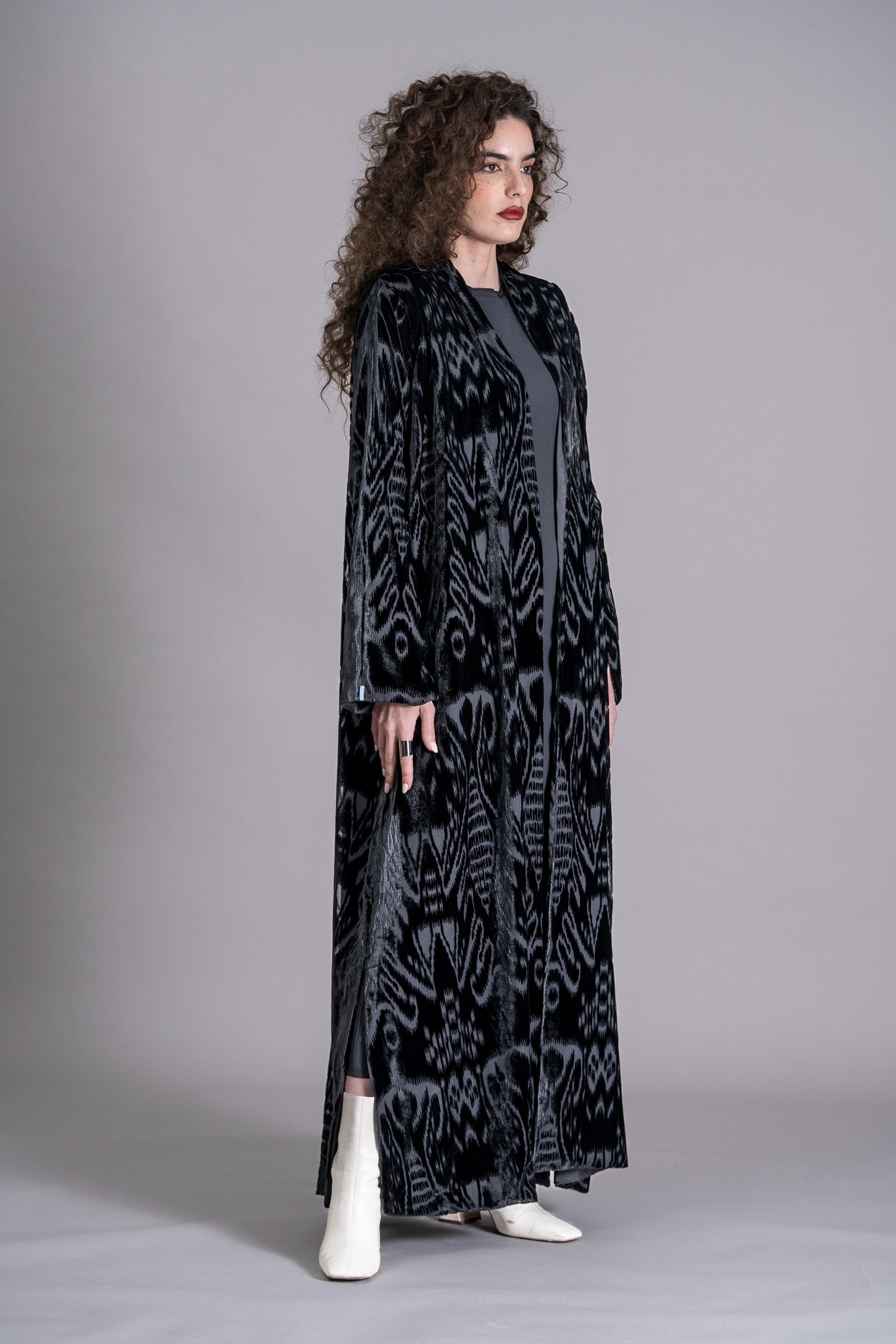 LORA BLACK VELVET